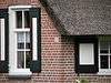 RM 34418-WLM -  RM 34418, vensters met luiken van Staphorster boerderij in speciale kleuren geschilderd 
