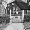 Toegangshekje met bloemmotieven - Rouveen - 20193044 - RCE -  Boerderij: toegangshekje met bloemmotieven 