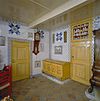 Interieur, woonkamer met beschilderde dekenkist, betegelde wanden en beschilderde deuren - Rouveen - 20330237 - RCE -  Interieur, woonkamer met beschilderde dekenkist, betegelde wanden en beschilderde deuren (opmerking: Thema van deze opdracht: kleur op en in Staphorster boerderijen) 