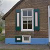 Venster met luiken en kelderraam met luik - Rouveen - 20330226 - RCE -  Venster met luiken en kelderraam met luik (opmerking: Thema van deze opdracht: kleur op en in Staphorster boerderijen) 