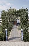 Exterieur HOUTEN TOEGANGSHEK, HEKPIJLERS - Staphorst - 20265346 - RCE -  Boerderij: Exterieur HOUTEN TOEGANGSHEK, HEKPIJLERS 