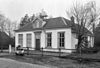 De Notariswoning, pand zonder verdieping pand onder schilddak met gepleisterde lijstgevels