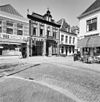 Overzicht voorgevel herenhuis en buurpanden - Steenwijk - 20350285 - RCE -  Spijkervetpand: Overzicht voorgevel herenhuis en buurpanden (opmerking: Gefotografeerd voor Monumenten In Nederland Overijssel, bladzijde 255) 