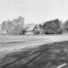 Overzicht voorgevel en linker zijgevel kop-rompboerderij