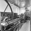 Interieur, vooraanzicht machine aan de krukzijde houten met ijzer belegde drijfstang - Genemuiden - 20077264 - RCE -  Stoomgemaal Mastenbroek: interieur, vooraanzicht machine aan de krukzijde houten met ijzer belegde drijfstang 