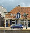 Verdiepingloos pand onder een kap met de nrs. 14-18 en 20