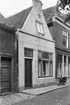 Verdiepingloos pand onder een kap met de nrs. 14-17, 19 en 20