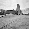 Zijaanzicht kalkoven en blus- of leshuis - Hasselt - 20342261 - RCE -  Kalkovencomplex: Zijaanzicht kalkoven en blus- of leshuis (opmerking: Gefotografeerd voor 101 IndustriÃ«le Monumenten (P.Nijhof)) 