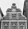 Voorgevel, detail, topgevel - Zwolle - 20345001 - RCE -  'Hof van Ittersum': Voorgevel, detail, topgevel (opmerking: Gefotografeerd voor Huizen in Nederland, Hendrick de Keyser) 