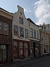 Zwolle Sassenstraat18 -  Zwolle, Sassenstraat 18 (center, left of the two white houses)