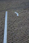 OnzeLieveVrouwetorenYas.JPG -  De kadastrale Y-as in het plaveisel aan de voet van de Onze Lieve Vrouwetoren in Amersfoort. 