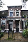 Amersfoort.Berkenweg.middenwoningen.JPG -  Amersfoort, Berkenweg: Zes op een rij aaneengesloten middenstandswoningen - middenwoningen. 
