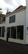 Huis met gepleisterde lijstgevel