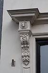 Amersfoort.Hof.11.ornament.links.JPG - De Hof is het centrale plein van Amersfoort. De Hof 11, ornament links 