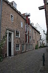 Amersfoort.Muurhuizen.237 -  Amersfoort, Muurhuizen 237, Huis van drie verdiepingen, dakkapel met hijsbalk, de daklijst doorsnijdend 
