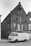 Pakhuis met bakstenen topgevel