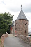 Monnikendam02.JPG -  Monnikendam: waterpoort door twee zware ronde torens geflankeerd 