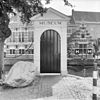 Houten poortje met brug aan straatzijde - Amersfoort - 20009638 - RCE -  Museum Flehite: houten poortje met brug aan straatzijde 