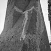Bovenste omloop basaltlava bekroning winberg, gat gevuld en scheur gedeeltelijk gevuld met lijm, druip en krimsporen - Amersfoort - 20009301 - RCE -  O.L.Vr.Kerk En Toren: bovenste omloop basaltlava bekroning winberg, gat gevuld en scheur gedeeltelijk gevuld met lijm, druip en krimsporen 