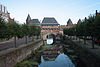 Koppelpoort02 -  De Koppelpoort is een stadspoort in Amersfoort. Het is een combinatie van een land- en waterpoort. 