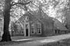 Overzicht van de voorgevel en de rechter zijgevel van de boerderij - Baarn - 20027126 - RCE -  Huis Groeneveld - Boerderij 'De Ossenstal' Of 'Jagershuis': Overzicht van de voorgevel en de rechter zijgevel van de boerderij 