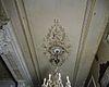 Interieur begane grond, gang met stucplafond en beschildering, ornament en lamp - Baarn - 20338484 - RCE -  Villa Pera: Interieur begane grond, gang met stucplafond en beschildering, ornament en lamp 