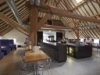 Interieur, overzicht van het restaurant in het voormalige schuurgedeelte, met zicht op de kapconstructie