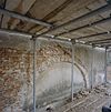 Ronde boog van voormalige wintertuin, in de steigers, tijdens restauratie - De Bilt - 20331926 - RCE -  Sluishoef: Ronde boog van voormalige wintertuin, in de steigers, tijdens restauratie 