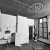 Interieur begane grond, linkervoorkamer , plafond met stucwerk, voor restauratie - De Bilt - 20331895 - RCE -  Sluishoef: Interieur begane grond, linkervoorkamer , plafond met stucwerk, voor restauratie 