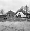 Exterieur overzicht voorgevel woonhuis en links van de schuur - De Bilt - 20325448 - RCE -  Boerderij Den Hoek: Exterieur overzicht voorgevel woonhuis en links van de schuur 