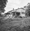 Overzicht achtergevel en rechterzijgevel met serre en veranda, voor restauratie - De Bilt - 20331891 - RCE -  Sluishoef: Overzicht achtergevel en rechterzijgevel met serre en veranda, voor restauratie 