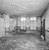Interieur begane grond, kamer in de noordwesthoek, plafond met stucwerk, voor restauratie - De Bilt - 20331898 - RCE -  Sluishoef: Interieur begane grond, kamer in de noordwesthoek, plafond met stucwerk, voor restauratie 