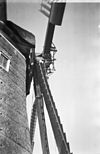 Achtkante stellingmolen na roedebreuk op 3 november 1961 - Achttienhoven - 20004582 - RCE -  De Kraai: Achtkante stellingmolen na roedebreuk op 3 november 1961 
