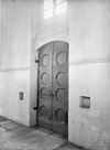 Interieur, deur naar het noord-westen - Montfoort - 20160559 - RCE -  Grote- Of Sint Janskerk - Hervormde Kerk: interieur, deur naar het noord-westen 
