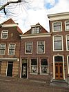 Pand met verdieping en schilddak