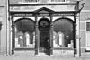 Overzicht gedeelte voorgevel, detail, winkelpui in neorenaissancestijl - Oudewater - 20344586 - RCE -  Neorenaissance/ Winkel: Overzicht gedeelte voorgevel, detail, winkelpui in neorenaissancestijl (opmerking: Gefotografeerd voor Huizen in Nederland, Hendrick de Keyser) 