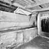 Interieur, paardenstal met hoge voederbakken en ruiven - Elst - 20002812 - RCE -  Rynzigt: Interieur, paardenstal met hoge voederbakken en ruiven (opmerking: GB De Utrechtse Heuvelrug) 
