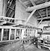 Interieur, schuur, de hilt met afscheiding van rieten matten - Elst - 20002808 - RCE -  Rynzigt: Interieur, schuur, de hilt met afscheiding van rieten matten (opmerking: GB De Utrechtse Heuvelrug) 