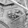 Kraagsteentje zuidkant, toren - Rhenen - 20186305 - RCE -  Cunerakerk En Toren: kraagsteentje zuidkant, toren 