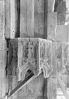 Portaal, detail beeldhouwwerk - Rhenen - 20186276 - RCE -  Cunerakerk En Toren: portaal, detail beeldhouwwerk 