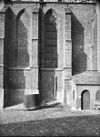 Kerk na de brand, zuid transeptmuur vanuit het oosten - Rhenen - 20186244 - RCE -  Cunerakerk En Toren: kerk na de brand, zuid transeptmuur vanuit het oosten 