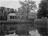 Voorgevel met rechter vleugel zuidzijde - Breukelen - 20041911 - RCE -  Nijenrode: Voorgevel met rechter vleugel zuidzijde (opmerking: In: Buiten ; 9(1915), nr. 2, p. 16) 