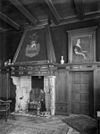 Interieur herenkamer, schouw - Breukelen - 20041914 - RCE -  Nijenrode: Interieur herenkamer, schouw (opmerking: In: Buiten ; 9(1915), nr. 4, p. 43) 