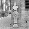 Borstbeeld op sokkel - Loenen aan de Vecht - 20141358 - RCE -  Huis Bijdorp: borstbeeld op sokkel 
