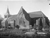 Overzicht zuidgevel met grafkapel en kerkhof - Maarssen - 20143641 - RCE -  Nederlands Hervormde Kerk: Overzicht zuidgevel met grafkapel en kerkhof (opmerking: In: Buiten ; 16(1922), nr. 51, p. 612) 