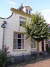 Bakstenen gepleisterd huis