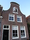 Pand met gevel waarvan de top verloren ging