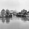 Exterieur OVERZICHT SCHUTSLUIS EN BRUG (VECHT EN AMSTERDAM-RIJNKANAAL (MERWEDEKANAAL) - Maarssen - 20340044 - RCE -  Schutsluis: Exterieur OVERZICHT Vechtsluis EN Op Burenbrug (VECHT EN AMSTERDAM-RIJNKANAAL (MERWEDEKANAAL) (opmerking: Monumenten In Nederland UTRECHT, BLADZIJDE 163)