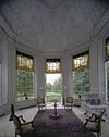 Interieur tuinzaal met zichtas - Nieuwersluis - 20351988 - RCE -  Vreedenhoff: Interieur tuinzaal met zichtas (opmerking: Gefotografeerd voor Wonen in ArcadiÃ«, bladzijde 197 en voorzijde losse omslag) 