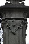 Toegangshek, gezien vanaf huis, rechter zandstenen pijler, detail bovenste gedeelte - Nieuwersluis - 20340379 - RCE -  Vreedenhoff: Toegangshek, gezien vanaf huis, rechter zandstenen pijler, detail bovenste gedeelte 